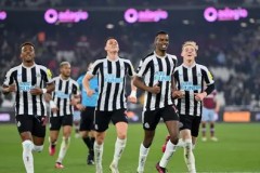 欧洲豪门对决：曼城与巴黎的战术博弈与背后故事